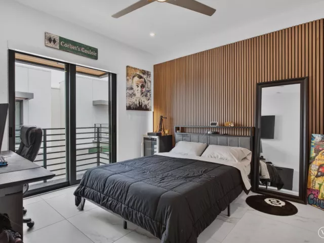 3-bedroom home for sale in Fort Lauderdale - 1044 N VICTORIA PARK Road - MondialRealty