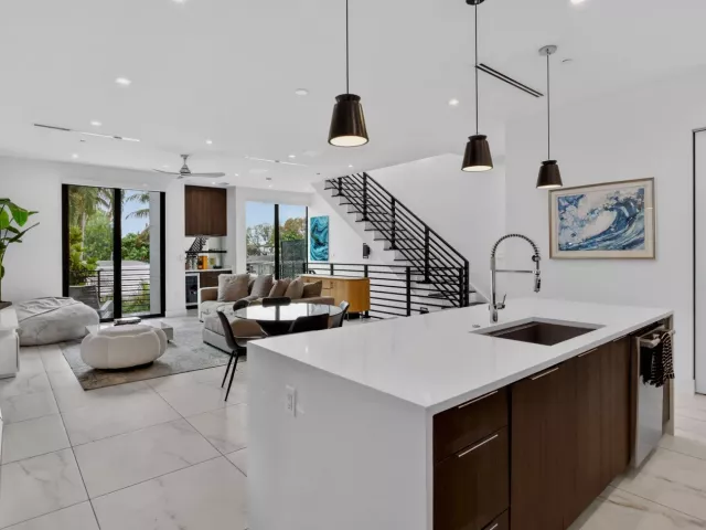 3-bedroom home for sale in Fort Lauderdale - 1044 N VICTORIA PARK Road - MondialRealty