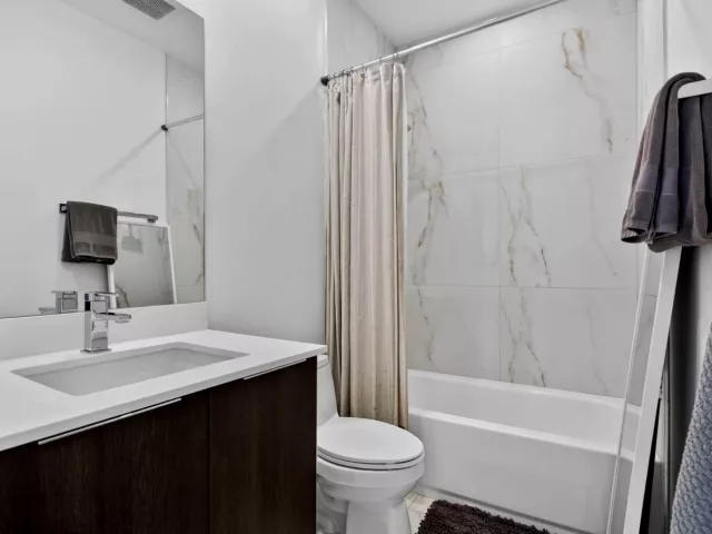 3-bedroom home for sale in Fort Lauderdale - 1044 N VICTORIA PARK Road - MondialRealty