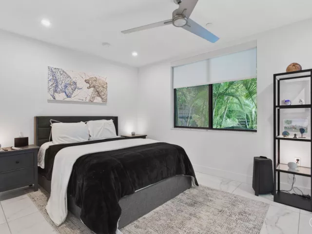3-bedroom home for sale in Fort Lauderdale - 1044 N VICTORIA PARK Road - MondialRealty