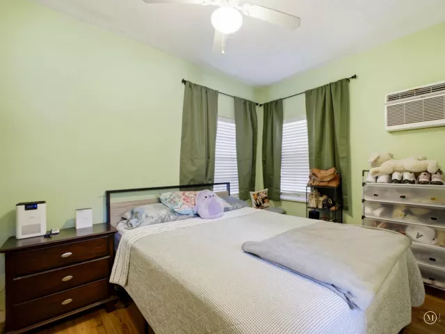 4-bedroom home for sale in West Palm Beach - 801 HAMPTON Road - MondialRealty