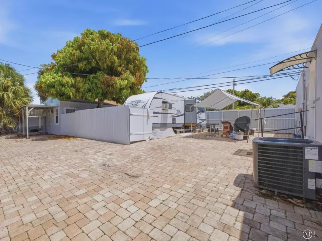 4-bedroom home for sale in West Palm Beach - 801 HAMPTON Road - MondialRealty