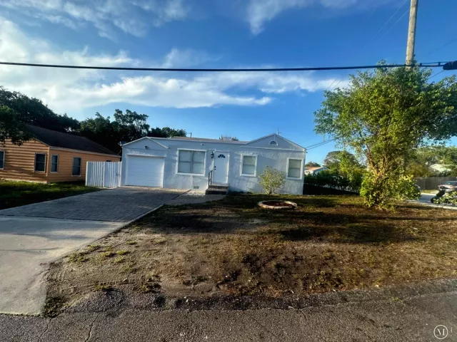 4-bedroom home for sale in West Palm Beach - 801 HAMPTON Road - MondialRealty