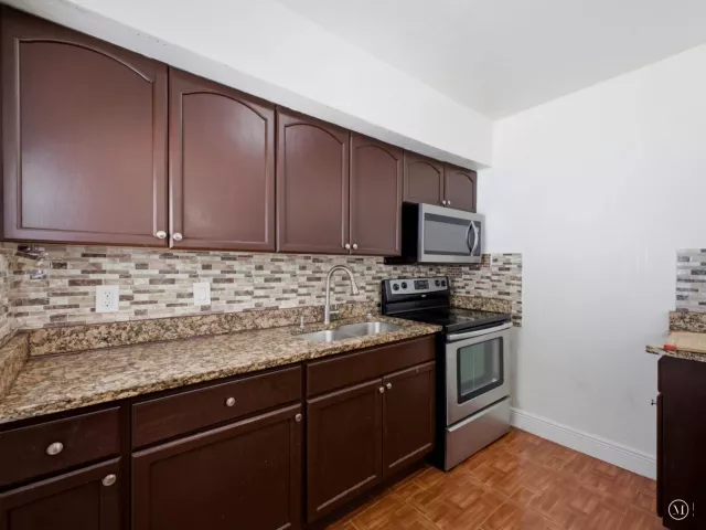 4-bedroom home for sale in West Palm Beach - 801 HAMPTON Road - MondialRealty