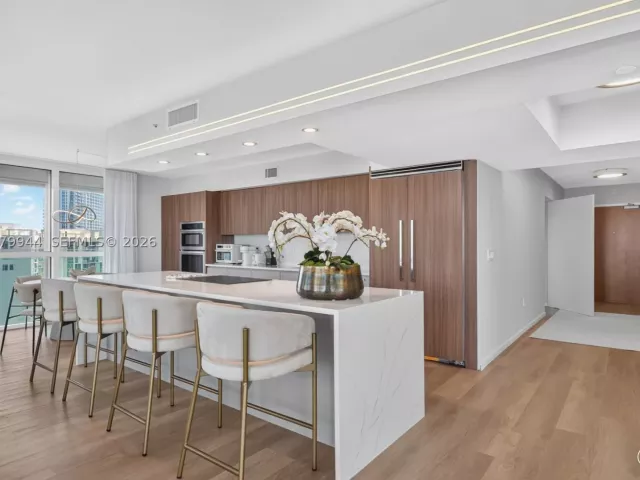 3-bedroom condo for rent in Sunny Isles Beach - 16500 Collins Ave 2256 - MondialRealty