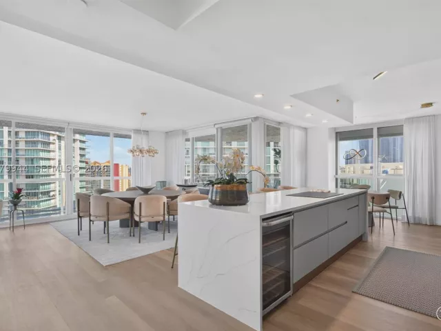 3-bedroom condo for rent in Sunny Isles Beach - 16500 Collins Ave 2256 - MondialRealty