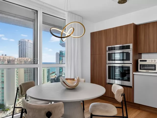 3-bedroom condo for rent in Sunny Isles Beach - 16500 Collins Ave 2256 - MondialRealty