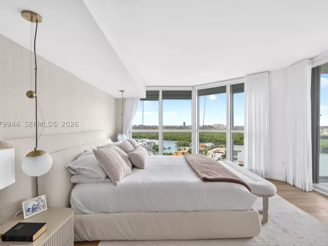 3-bedroom condo for rent in Sunny Isles Beach - 16500 Collins Ave 2256 - MondialRealty