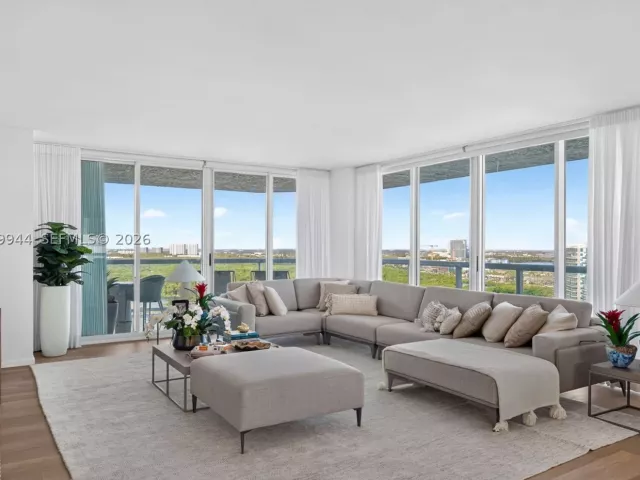 3-bedroom condo for rent in Sunny Isles Beach - 16500 Collins Ave 2256 - MondialRealty