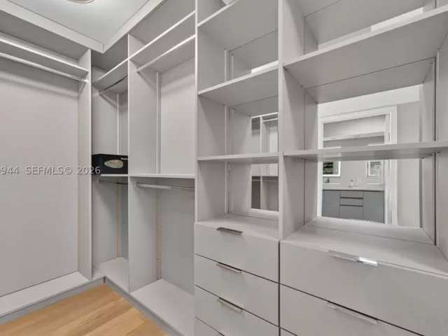 3-bedroom condo for rent in Sunny Isles Beach - 16500 Collins Ave 2256 - MondialRealty