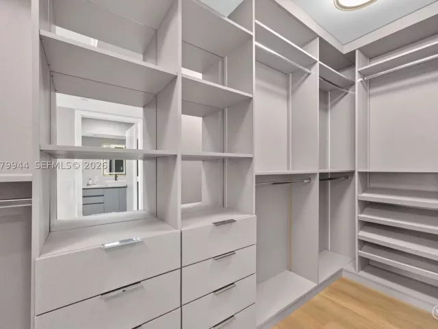 3-bedroom condo for rent in Sunny Isles Beach - 16500 Collins Ave 2256 - MondialRealty
