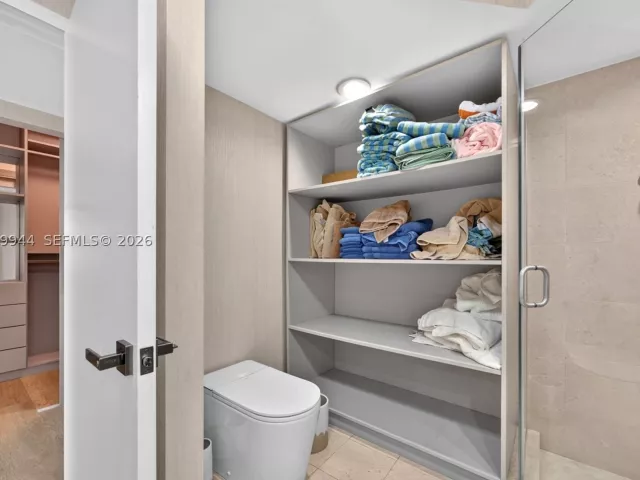 3-bedroom condo for rent in Sunny Isles Beach - 16500 Collins Ave 2256 - MondialRealty