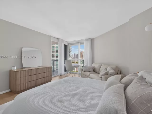 3-bedroom condo for rent in Sunny Isles Beach - 16500 Collins Ave 2256 - MondialRealty