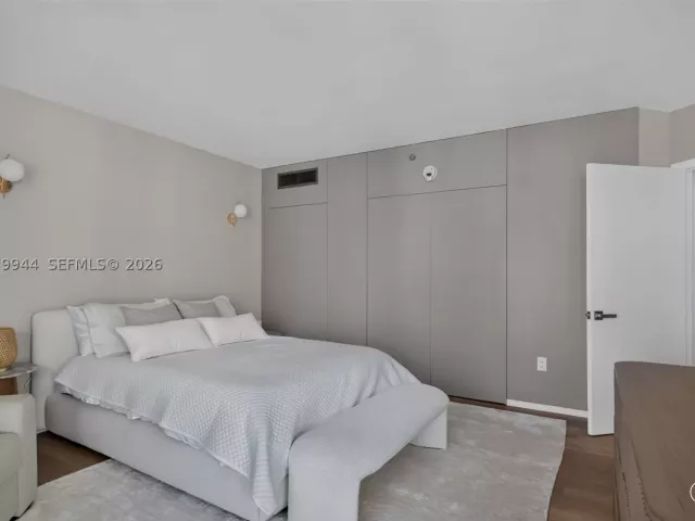3-bedroom condo for rent in Sunny Isles Beach - 16500 Collins Ave 2256 - MondialRealty