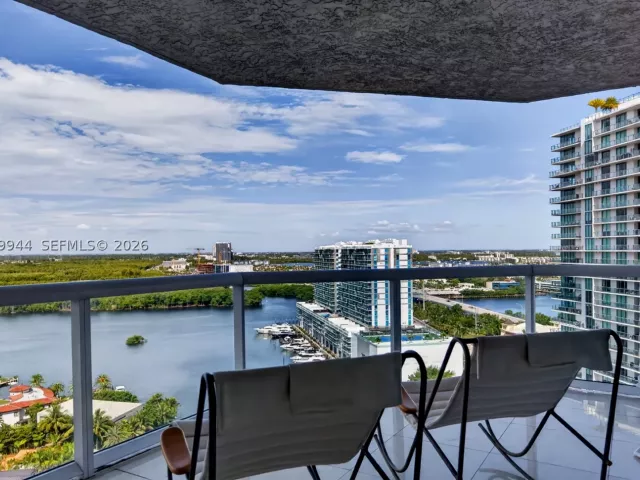 3-bedroom condo for rent in Sunny Isles Beach - 16500 Collins Ave 2256 - MondialRealty