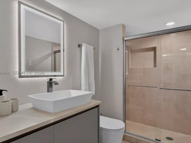 3-bedroom condo for rent in Sunny Isles Beach - 16500 Collins Ave 2256 - MondialRealty