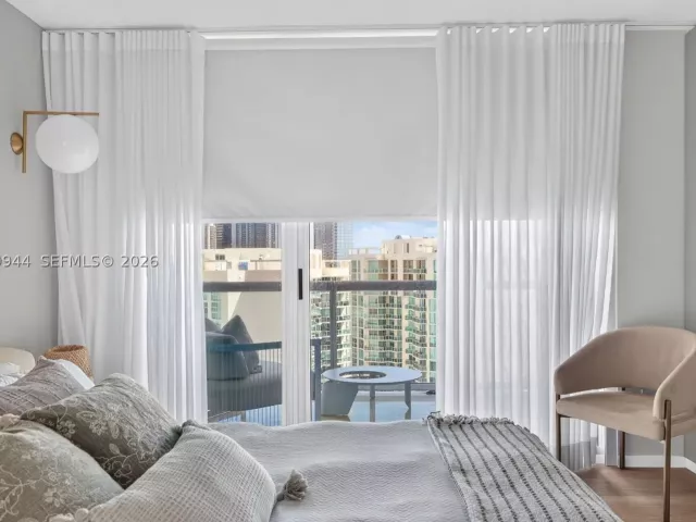 3-bedroom condo for rent in Sunny Isles Beach - 16500 Collins Ave 2256 - MondialRealty