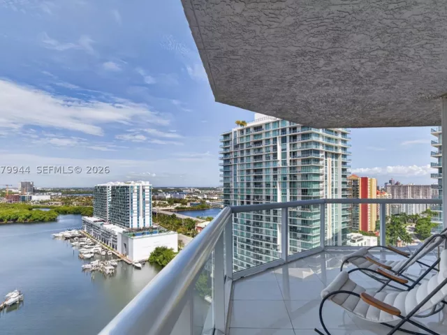 3-bedroom condo for rent in Sunny Isles Beach - 16500 Collins Ave 2256 - MondialRealty