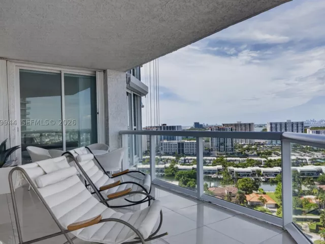 3-bedroom condo for rent in Sunny Isles Beach - 16500 Collins Ave 2256 - MondialRealty