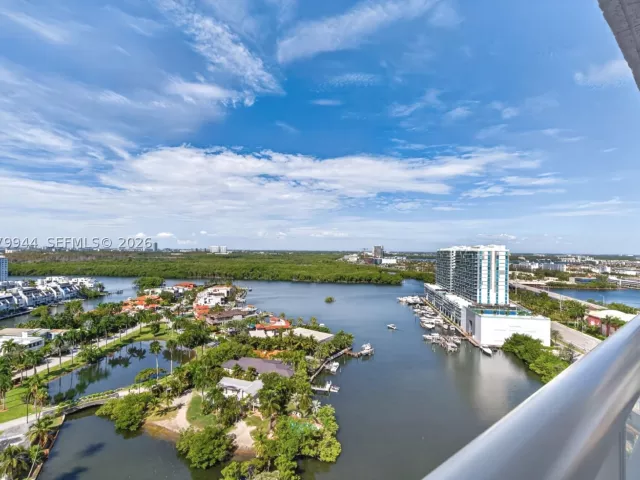 3-bedroom condo for rent in Sunny Isles Beach - 16500 Collins Ave 2256 - MondialRealty