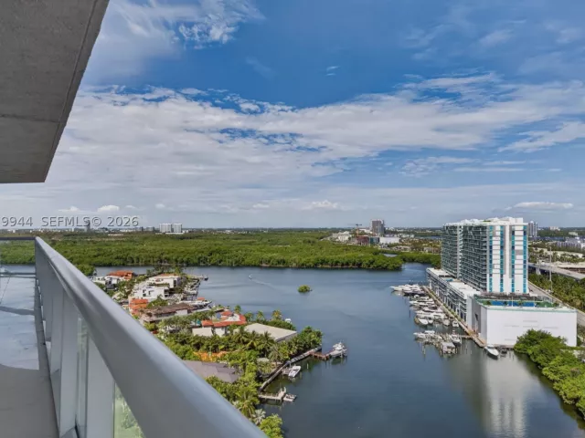 3-bedroom condo for rent in Sunny Isles Beach - 16500 Collins Ave 2256 - MondialRealty