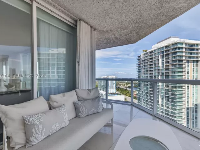 3-bedroom condo for rent in Sunny Isles Beach - 16500 Collins Ave 2256 - MondialRealty