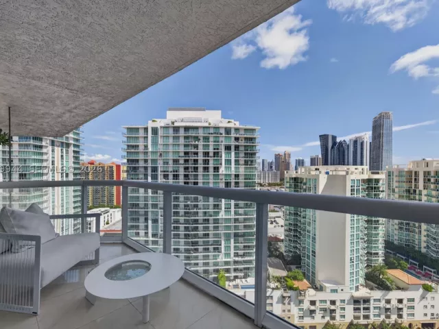 3-bedroom condo for rent in Sunny Isles Beach - 16500 Collins Ave 2256 - MondialRealty