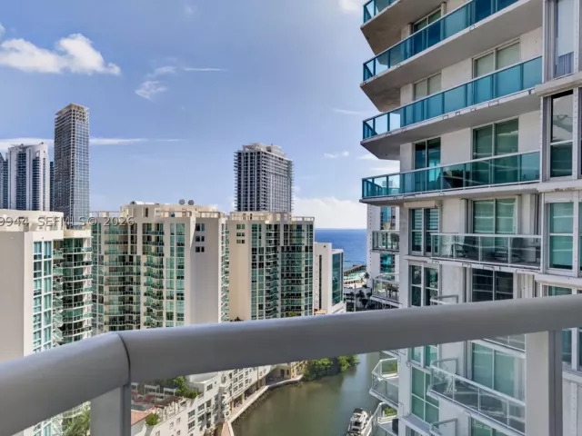 3-bedroom condo for rent in Sunny Isles Beach - 16500 Collins Ave 2256 - MondialRealty