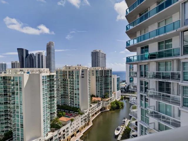 3-bedroom condo for rent in Sunny Isles Beach - 16500 Collins Ave 2256 - MondialRealty