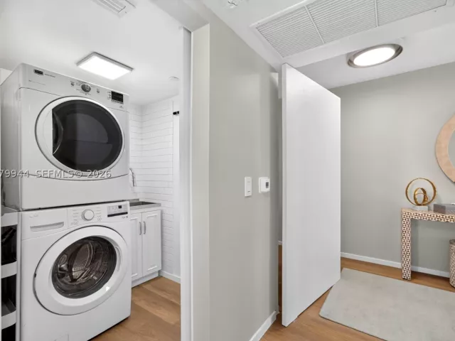 3-bedroom condo for rent in Sunny Isles Beach - 16500 Collins Ave 2256 - MondialRealty