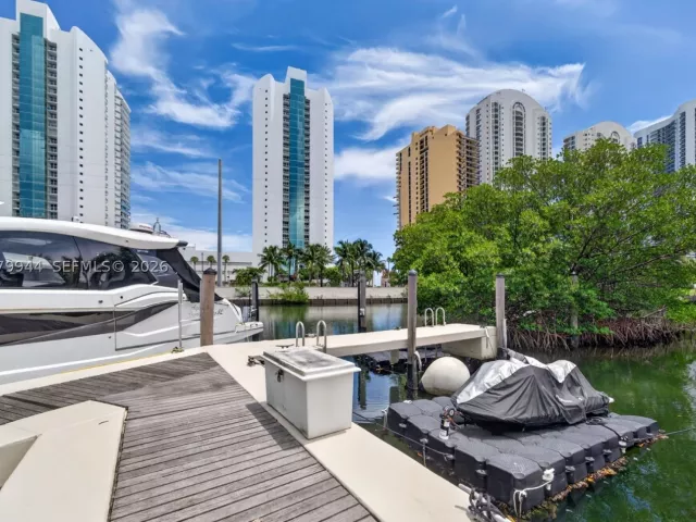 3-bedroom condo for rent in Sunny Isles Beach - 16500 Collins Ave 2256 - MondialRealty