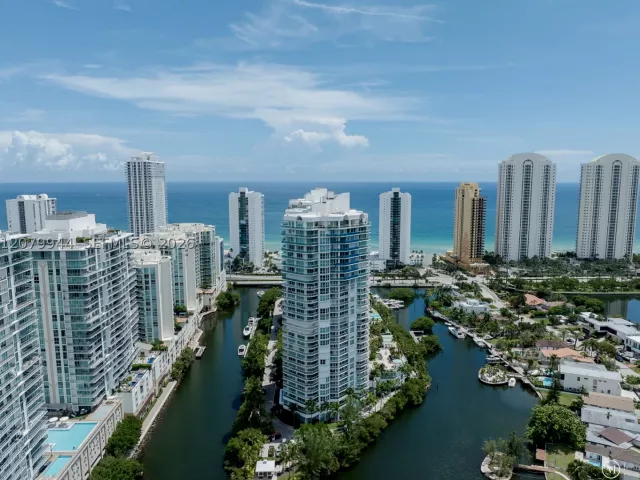 3-bedroom condo for rent in Sunny Isles Beach - 16500 Collins Ave 2256 - MondialRealty