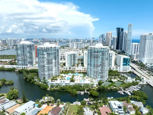 3-bedroom condo for rent in Sunny Isles Beach - 16500 Collins Ave 2256 - MondialRealty