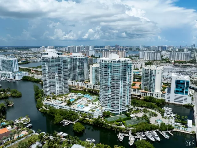 3-bedroom condo for rent in Sunny Isles Beach - 16500 Collins Ave 2256 - MondialRealty
