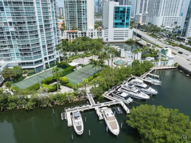 3-bedroom condo for rent in Sunny Isles Beach - 16500 Collins Ave 2256 - MondialRealty