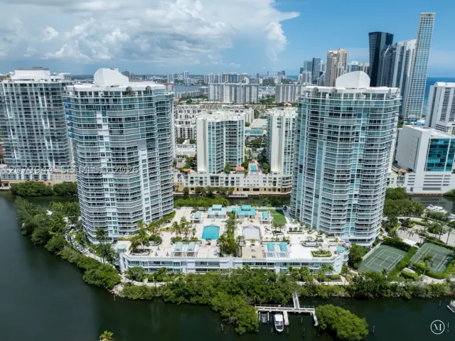 3-bedroom condo for rent in Sunny Isles Beach - 16500 Collins Ave 2256 - MondialRealty