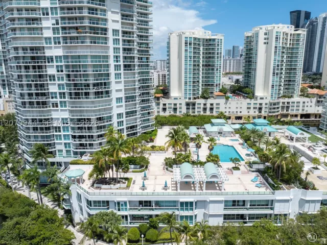 3-bedroom condo for rent in Sunny Isles Beach - 16500 Collins Ave 2256 - MondialRealty