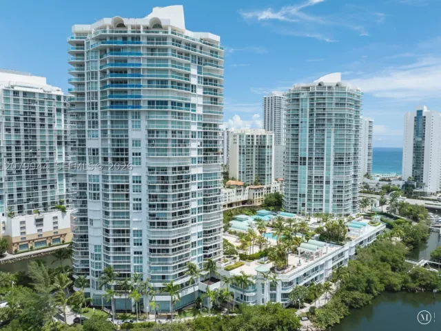 3-bedroom condo for rent in Sunny Isles Beach - 16500 Collins Ave 2256 - MondialRealty