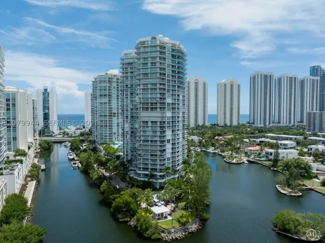 3-bedroom condo for rent in Sunny Isles Beach - 16500 Collins Ave 2256 - MondialRealty
