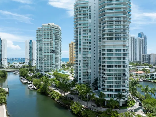 3-bedroom condo for rent in Sunny Isles Beach - 16500 Collins Ave 2256 - MondialRealty