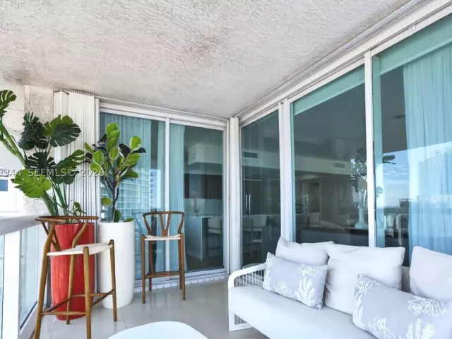 3-bedroom condo for rent in Sunny Isles Beach - 16500 Collins Ave 2256 - MondialRealty