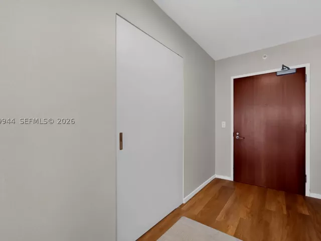 3-bedroom condo for rent in Sunny Isles Beach - 16500 Collins Ave 2256 - MondialRealty