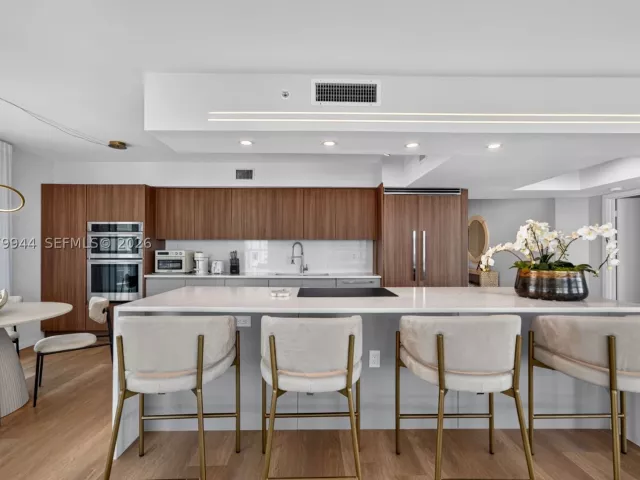 3-bedroom condo for rent in Sunny Isles Beach - 16500 Collins Ave 2256 - MondialRealty