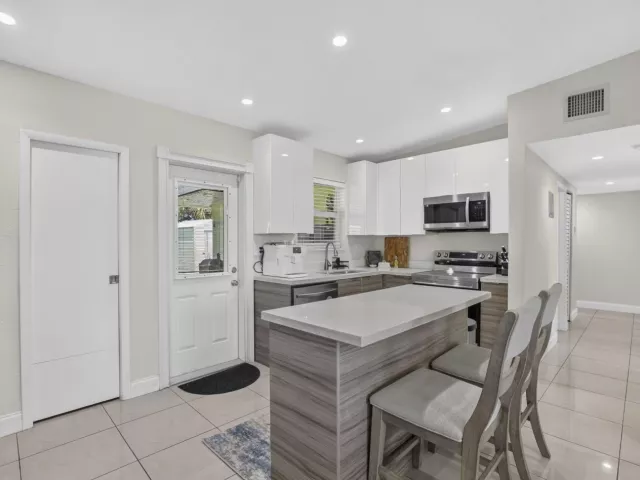 3-bedroom home for sale in Pompano Beach - 1633 NE 51st Court - MondialRealty