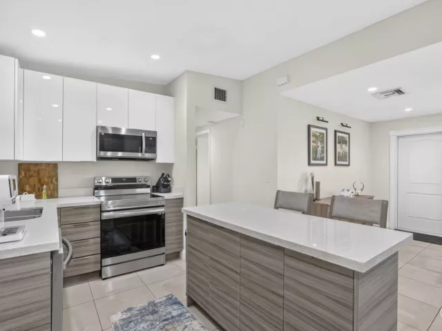 3-bedroom home for sale in Pompano Beach - 1633 NE 51st Court - MondialRealty