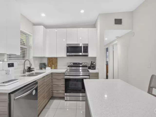 3-bedroom home for sale in Pompano Beach - 1633 NE 51st Court - MondialRealty
