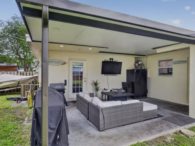 3-bedroom home for sale in Pompano Beach - 1633 NE 51st Court - MondialRealty