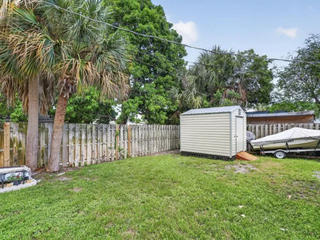 3-bedroom home for sale in Pompano Beach - 1633 NE 51st Court - MondialRealty