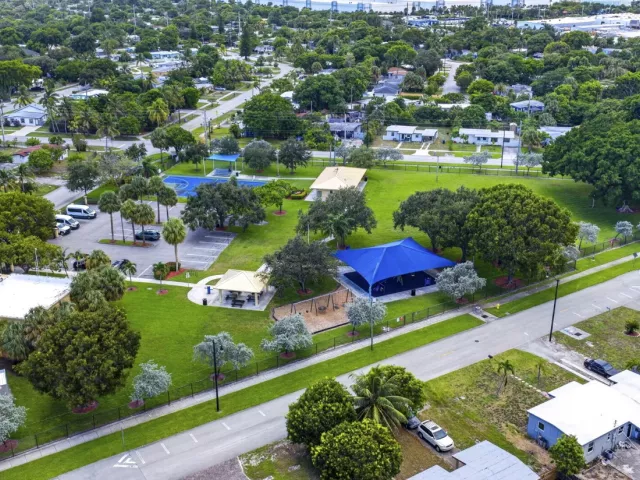 3-bedroom home for sale in Pompano Beach - 1633 NE 51st Court - MondialRealty