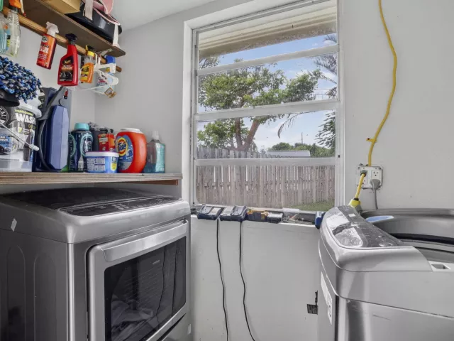 3-bedroom home for sale in Pompano Beach - 1633 NE 51st Court - MondialRealty